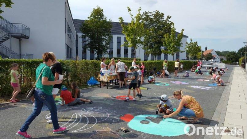 Straßenmalaktion 2016: Damals sorgten die Angry Birds für Sicherheit am Alten Weg. Bild: sne