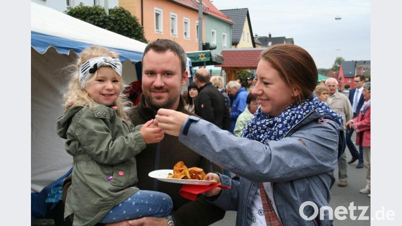 Ob jung oder alt, auf der Schlemmermeile findet jeder sein Lieblingsgericht. Bild: fpoz