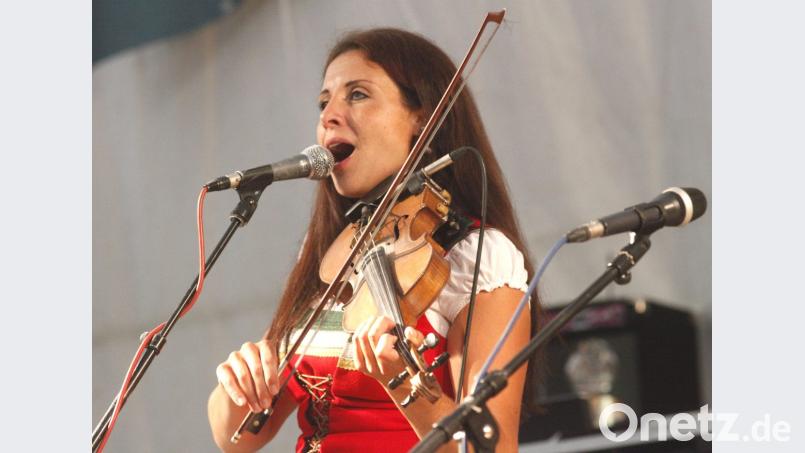 Die "Geigerin" Tanja Stern aus dem Zillertal sang und spielte sich in die Herzen des Publikums. Bild: Hirsch