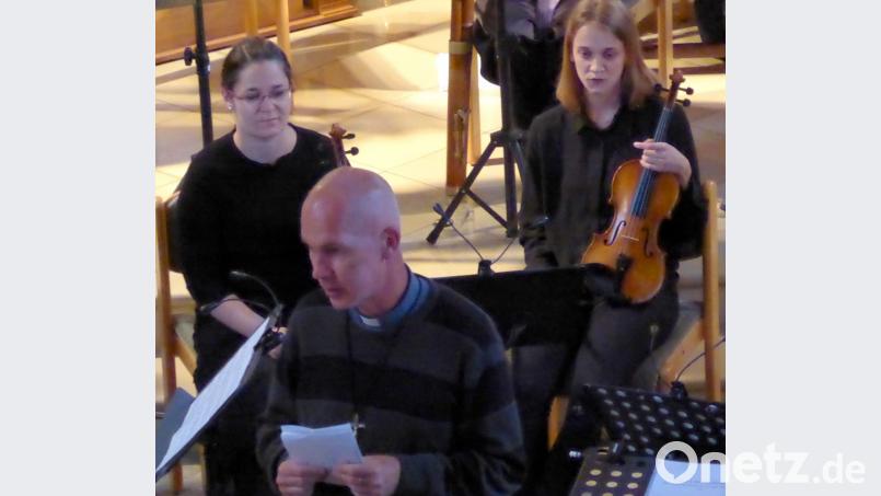 Begrüßung durch Pater Günther Ecklbauer aus Manétin, einem gebürtigen Österreicher. Bild: fsb