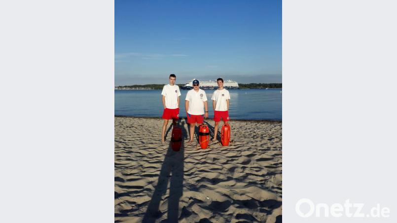 Arbeitsurlaub an der Ostsee. Drei Oberpfälzer helfen aus bei der Strandwache in Kiel (von links): Alexander Fenk, Bastian Götz und Lukas Popp. Bild: exb