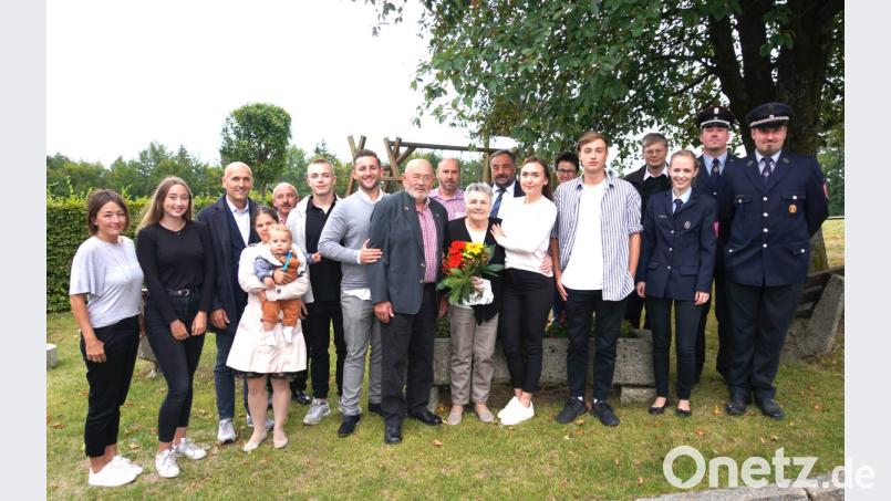 Viele Gratulanten kamen zum 80. Geburtstag von Ludwig Geitner (vorne, Mitte). Bild: fvo