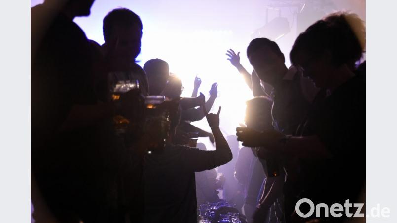 Die Bierbänke in der O&#039;Schnitthalle werden vor allem ausgiebig zum Feiern genutzt. Bild: bgm
