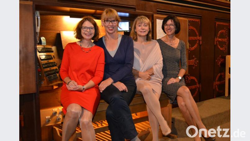 Judith Peter (Sopran), Karin Schönberger (Orgel), Agnes Klupp (Mezzosopran/Alt) und Silvia Schönberger (Mezzosopran/Alt, von links) gestalten die Mittagsandacht. Bild: hcz