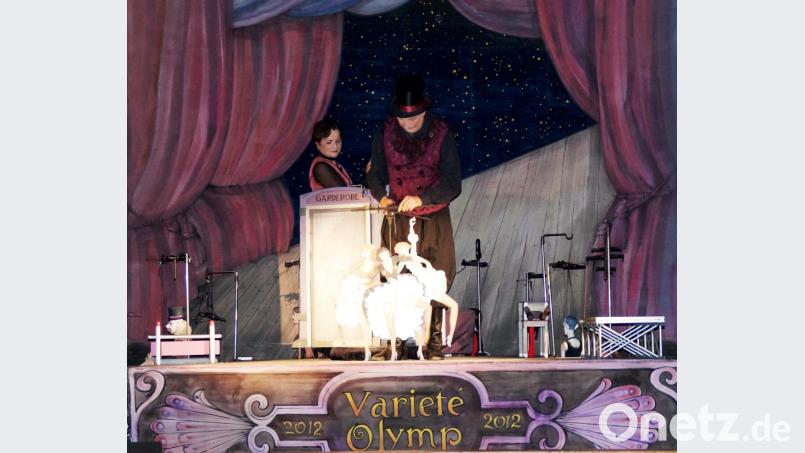 Mit dem Stück „Varieté Olymp“ und dem Märchen „Aladin“ für die Kinder begeisterte das Hohenloher Figurentheater im Jahre 2015. Dieses Jahr gastiert die Theatergruppe mit dem Klassiker „Jedermann“. Bild: weu