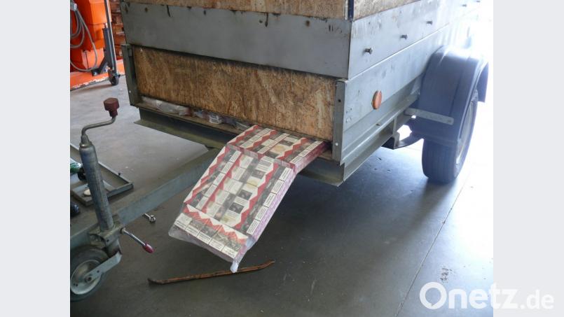 Findig versteckt und doch entdeckt: Zwei Männer versuchten, Zigaretten zu schmuggeln. Bild: Bundeszollverwaltung