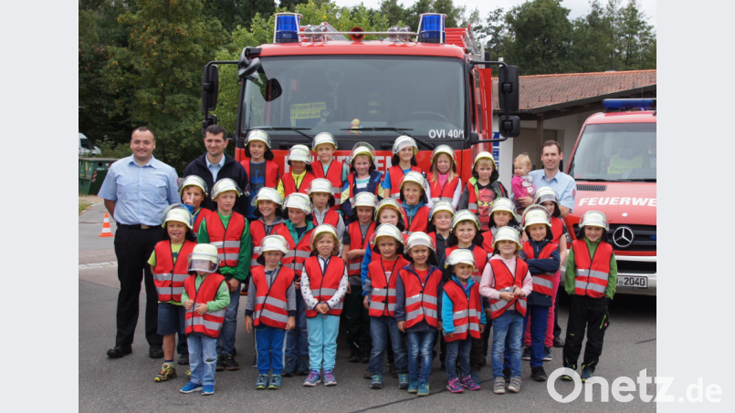 Am Ende der Ausbildung stellten sich die Kinder mit ihren Ausbildern zu einem Erinnerungsfoto Bild: frd