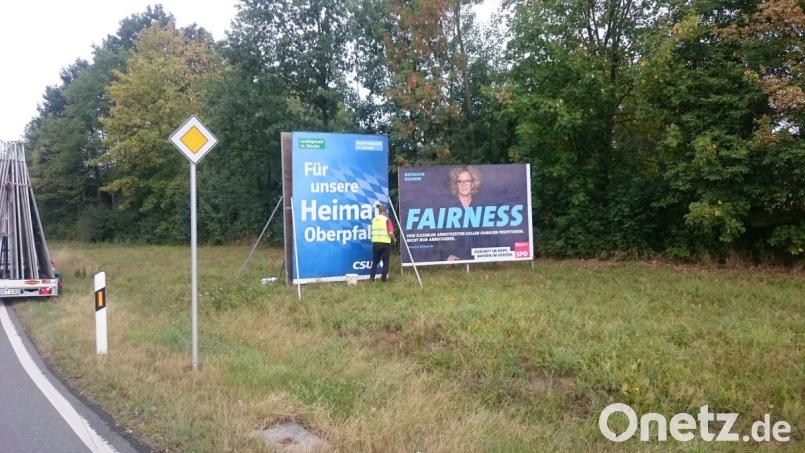 Von wegen „Fairness“: Schon am Freitag – und damit zwei Tage zu früh – stellten Helferan der Süd-Ost-Tangente Wahlkampf-Großplakate auf. Der ehemalige FW-Kreischef Alois Frank liefert die „Beweisfotos“. Bild: Alois Frank