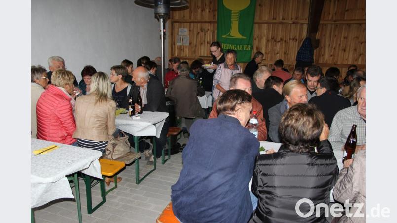 Zufrieden waren die Besucher beim diesjährigen Weinfest der Kirwapaare. Bild: ral