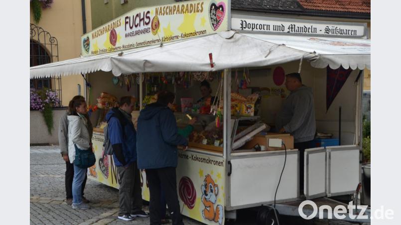 Die Lust auf Süßes konnte am Stand von Fuchs' Mandelbrennerei aus Wundsiedel gestillt werden. Gebrannte Mandeln oder Popcorn kommt immer bei den Kunden an. Bild: dob