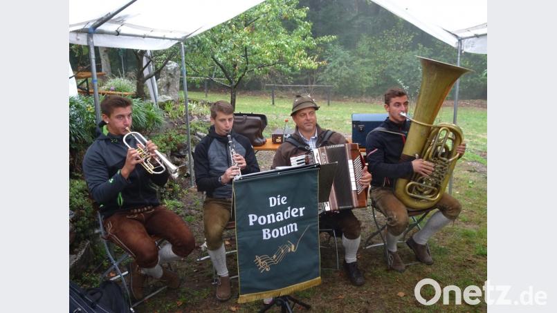 Die &quot;Ponader Boum&quot; spielten zum Frühschoppen zünftig auf. Bild: hm