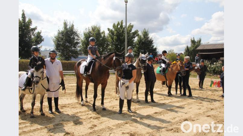 Die Reiter zeigten beim zweitägigen Dressurturnier des Pferdesportvereins Oberviechtach gute Leistungen in den einzelnen Wettkampfklassen. Bild: frd