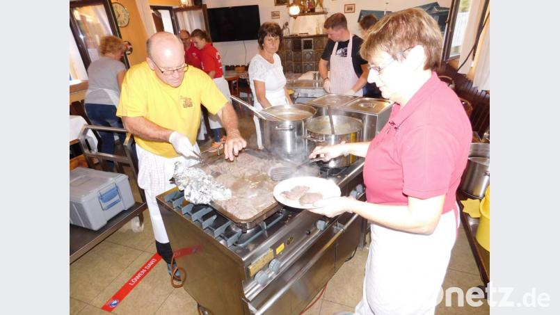 Gutes Essen steht bei der Zeulenreuther Kerwa ganz oben auf der Liste. Bild: hai