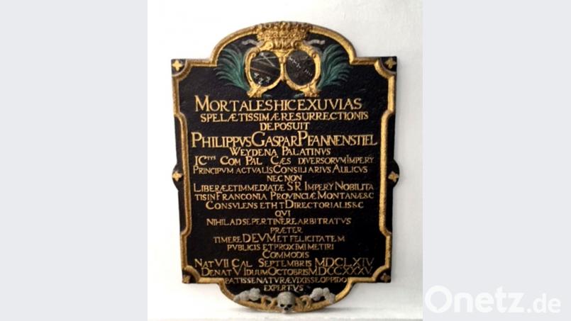 Die opulente und renovierte Grabtafel des gebürtigen Weidener und Fürstlich-Brandenburgischen Rats Philipp Caspar Pfannenstiel in der Michaelskirche berichtet von seiner Karriere. Bild: Rainer Christoph