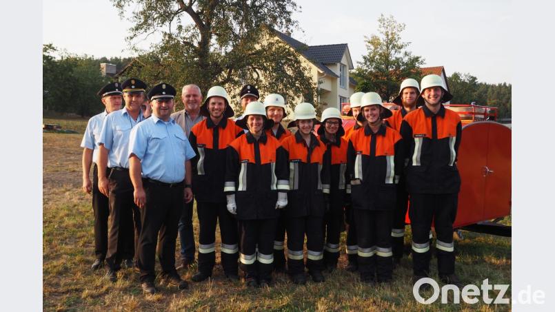 Abschluss nach getaner Arbeit: Die Löschgruppe erhält Lob für ihre tadellose Leistung beim Test. Bild: bk