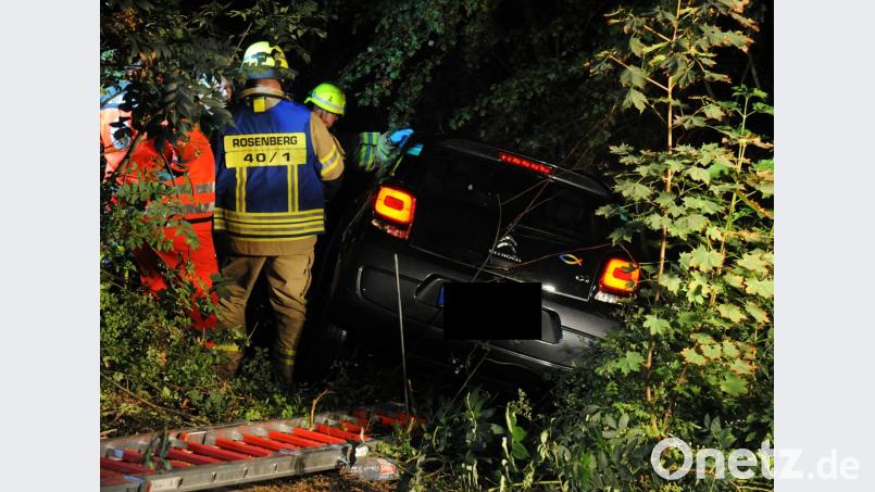 Genau unterhalb der Maintenon-Brücke landete das Auto im Rosenbach. Bild: gf