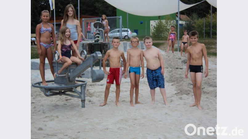 Sand und Wasser erfreuten die Kinder im Ferienprogramm. Bild: ksi