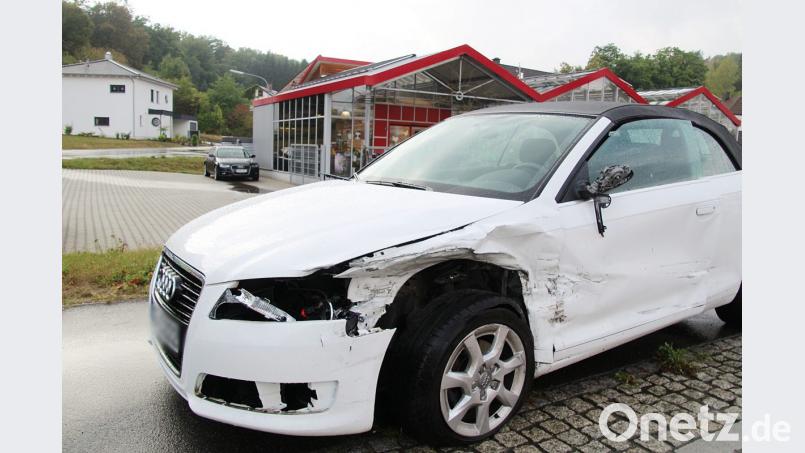 Ein Senior gerät mit seinem Suzuki in Grafenwöhr in den Gegenverkehr. Zwei Verletzte und ein hoher Blechschaden sind die Folge. Bild: jma