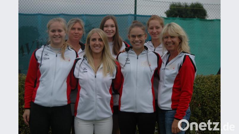 Die Meistermannschaft (vorne links): Luisa Mertel, Annika Beck, Celine Schüll, Trainerin Yvonne Schüll. Hinten links: Andrea Schübel, Lena Schübel und Doris Schwager. Bild: exb