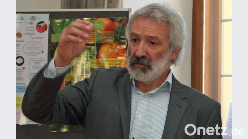 Er ist das Gesicht der Landkreis-VHS: Manfred Lehner gibt die Leitung nach dem Herbstsemester auf – nach fast 25 Jahren. Bild: sön