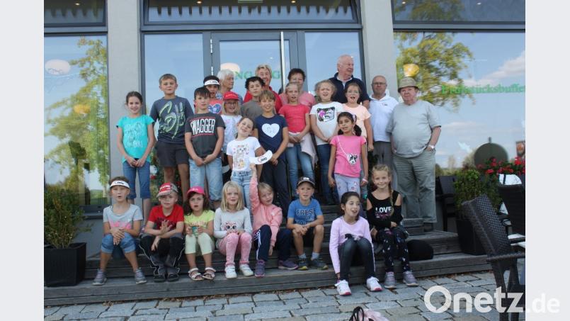 Das AWO-Team lud die Kinder zur Aktion "Spiel und Spaß im Fischhofpark". Bild: exb
