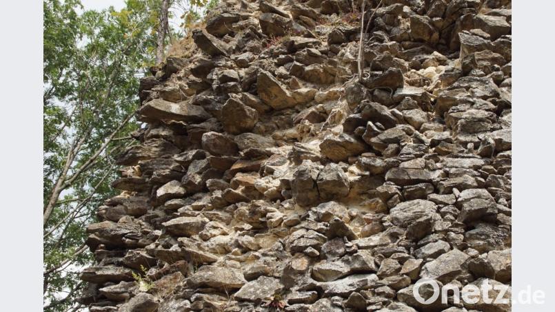 Das marode Mauerwerk ist den Witterungseinflüssen ständig ausgesetzt und wird nun verfestigt. Bild: mmj