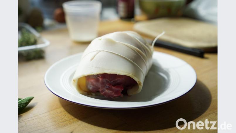 Der fette Speck gibt Aroma für den Braten. Bild:  Lukas Meister