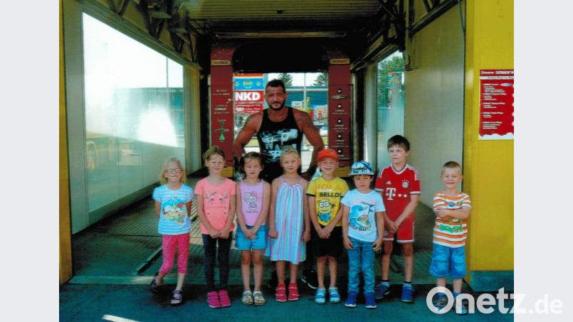 Die Kinder wissen jetzt, wie eine Waschanlage funktioniert. Bild: hai