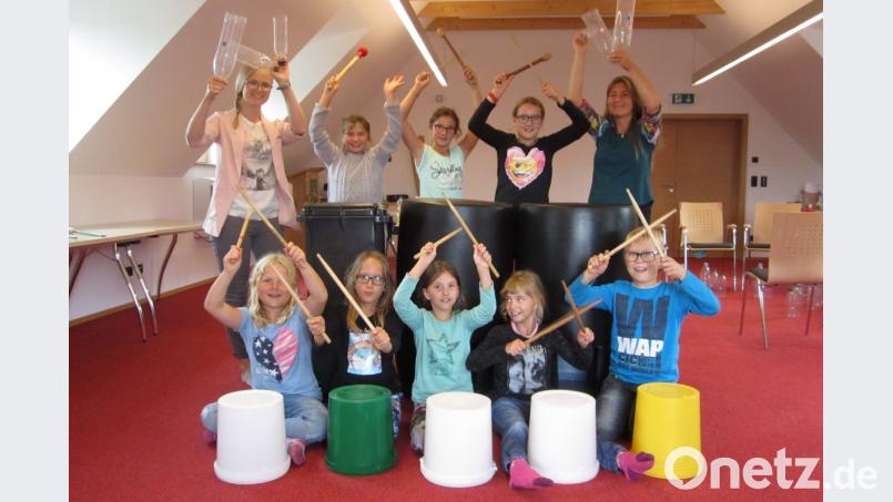 Durch die Kombination von Klatschen, Schnipsen und Stampfen entstand im Handumdrehen ein einfacher Rhythmus. Bild: exb