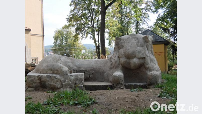 Am Sonntag wird man erfahren, was es mit der zunächst nur grob vormodellierten Tierskulptur auf sich hat. Bild: exb