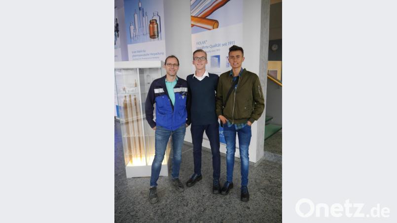 Jonas Duda (Mitte) mit seinem Vater Andreas Duda und dem kolumbianischen Austauschpartner Juan David Pineda. Bild: Schott