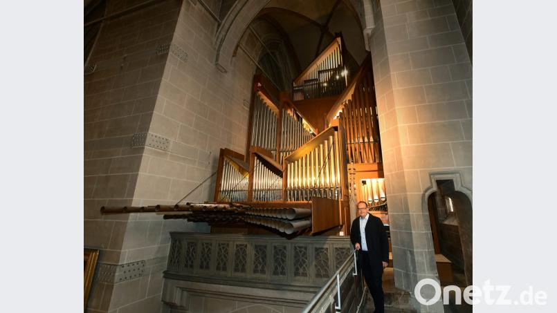 Bernhard Müllers stellt die Orgel von St. Martin vor. Bild: Petra Hartl