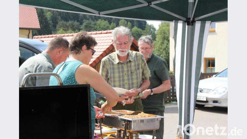 Zum Mittagessen gab es Leckeres vom Reh in vielfältiger Zubereitung von der Familie Leibermann Bild: frd