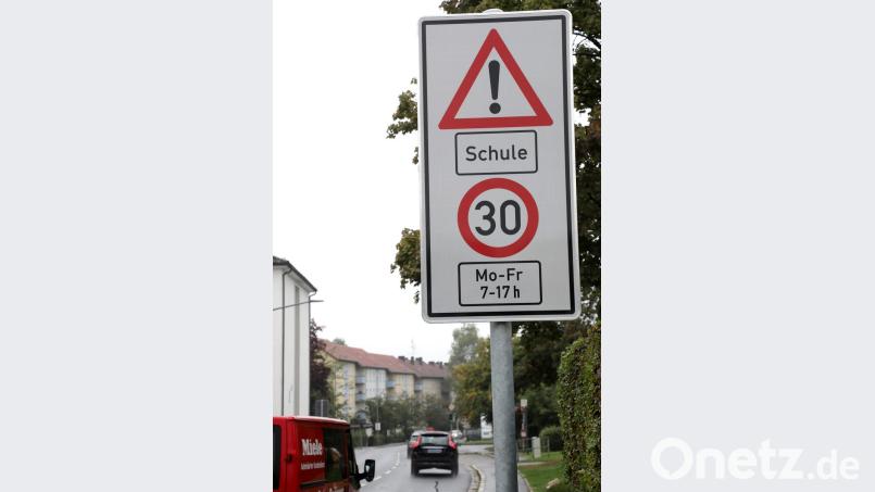 Die Regelung auf dem Schild wird durch Mitdenken wieder aufgehoben – aber nur im örtlichen Geltungsbereich, nicht im zeitlichen. Bild: Wolfgang Steinbacher