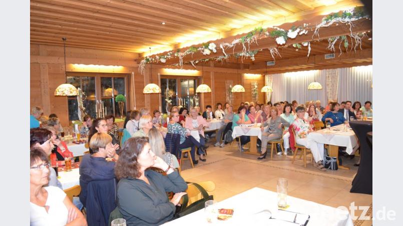 Mit großem Interesse verfolgen die Frauen die Diskussion. Bild: fz