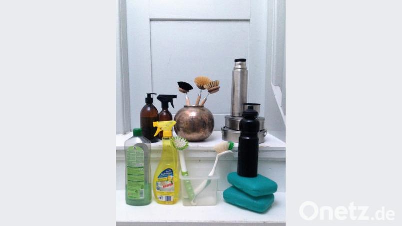 Wozu würden Sie greifen? Natürliche Materialien wie Glas, Metall und Holz stehen nicht auf einer Stufe mit Plastik. Bild: Maria von Stern