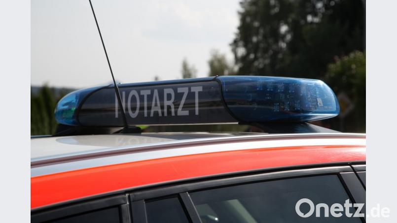 Bei einem Verkehrsunfall in Immenreuth wird die Unfallverursacherin leicht verletzt. An den drei beteigten Autos entsteht ein Schaden von 20 000 Euro. Bild: rw