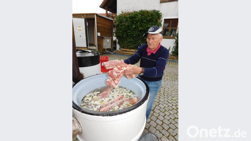 Auch zum zehnten Speichersdorfer Schlachtschüsselfest bieten die Veranstalter wieder leckeres Essen an. Bild: whü