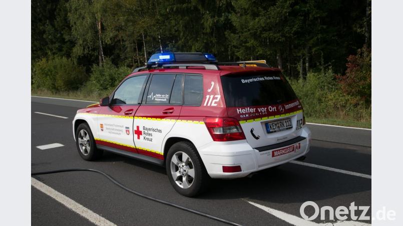 Bei einem Verkehrsunfall in Immenreuth wird die Unfallverursacherin leicht verletzt. An den drei beteigten Autos entsteht ein Schaden von 20 000 Euro. Bild: rw