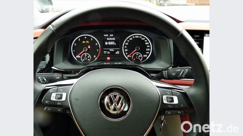 Das Cockpit ist aufgeräumt und klar gegliedert. Alle wichtigen Anzeigen sind leicht ablesbar. Bild: bz