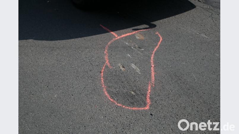 Bei einem Verkehrsunfall in Immenreuth wird die Unfallverursacherin leicht verletzt. An den drei beteigten Autos entsteht ein Schaden von 20 000 Euro. Bild: rw