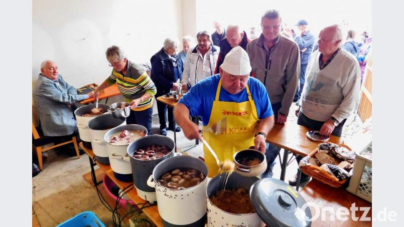 Auch zum zehnten Speichersdorfer Schlachtschüsselfest bieten die Veranstalter wieder leckeres Essen an. Bild: whü