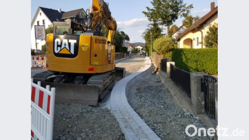In der Neunburger Ortsstraße "Am Sonnenschein" ist ein Ende der Bauarbeiten absehbar. Bild: exb
