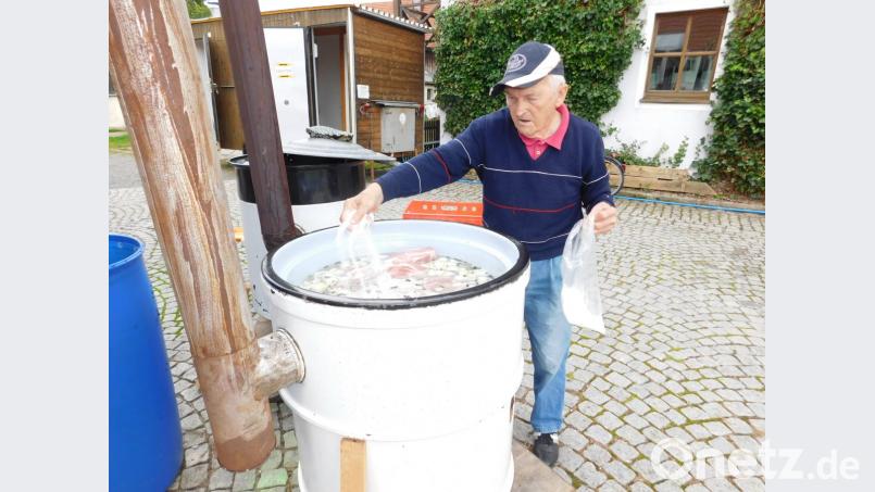 Auch zum zehnten Speichersdorfer Schlachtschüsselfest bieten die Veranstalter wieder leckeres Essen an. Bild: whü