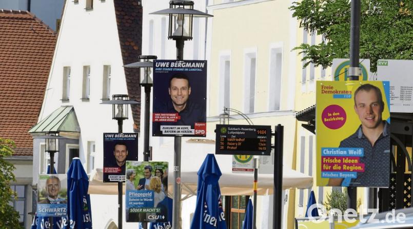 Jetzt hängen sie wieder, die Porträts der Kandidaten. Bis Mitte Oktober werden uns diese Eindrücke begleiten. Bild: Hartl