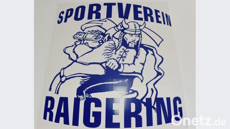 Wild und grimmig schaut der Pandur im Vereinswappen des SV Raigering. Bild: Petra Hartl