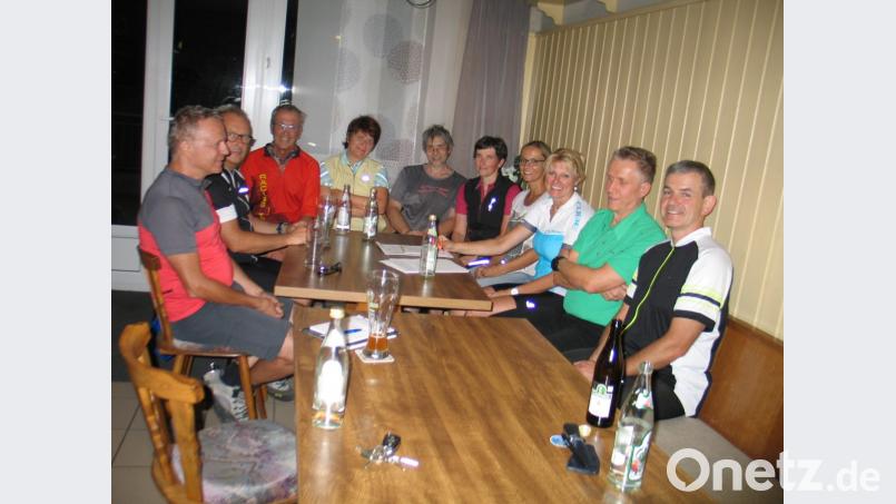 Monika Kainz (Dritte von rechts) rief die Radlergruppe des SV Immenreuth ins Leben. Sie und hoffentlich viele Teilnehmern wollen am 23. September kräftig für die Flutopfer in Kerala in die Pedale treten. Bild: bkr