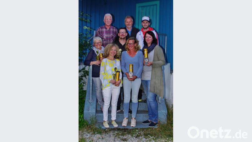 Vorsitzender Theodor Heimerl (hinterste Reihe links) mit den Vereinsmeistern 2018. Mit auf dem Bild Vereinsmeister Holger Schmalzreich (zweiter Mann von links) und Vereinsmeisterin Dr. Pia Faltenbacher (erste Reihe zweite von links). Bild: njn