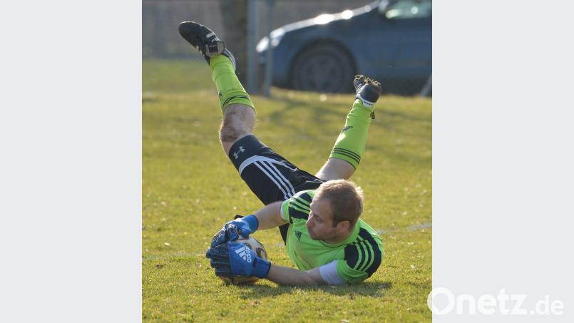 Auf Ensdorfs Torhüter Maximilian Hauer und seine Vorderleute wartet im Spiel gegen den TuS Kastl ein ungemütlicher Nachmittag. Bild: ref