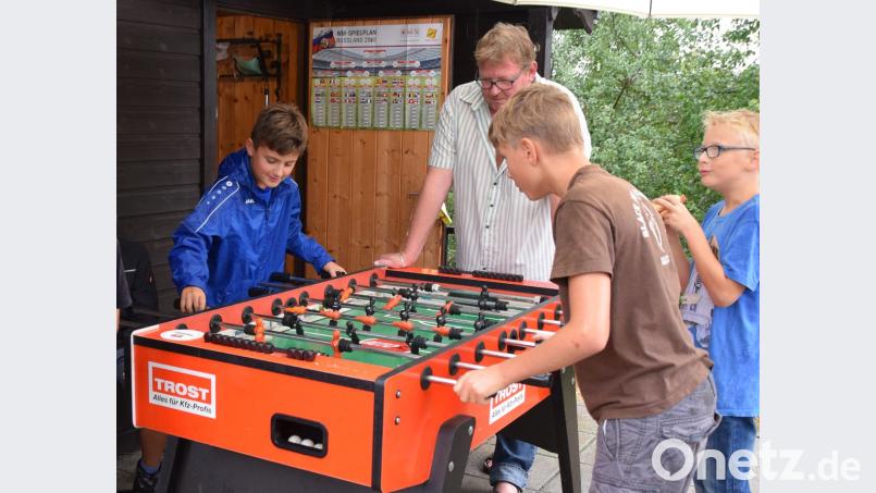 Immer wieder ein Hit war das Kickern beim Spielenachmittag des Opel-Clubs. Bild: sön
